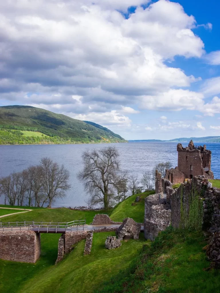 Il mistero del Lago di Loch Ness: un viaggio tra leggenda e realtà 